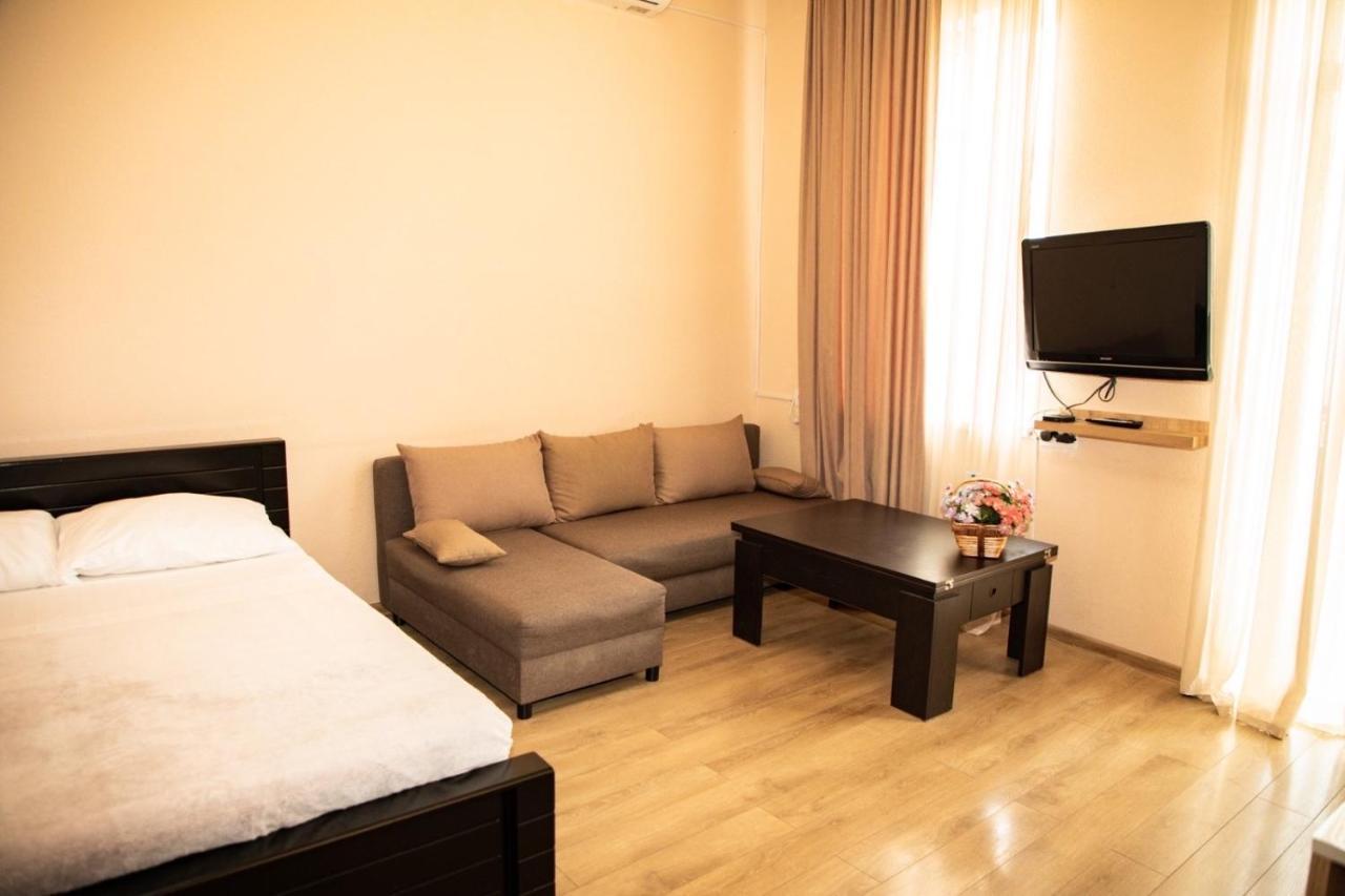 Natali Hotel Тбилиси Екстериор снимка